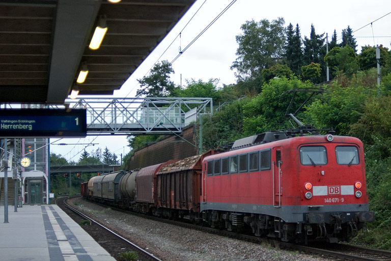 140 671 mit FZ 56183 bei km 14,2 (September 2008)