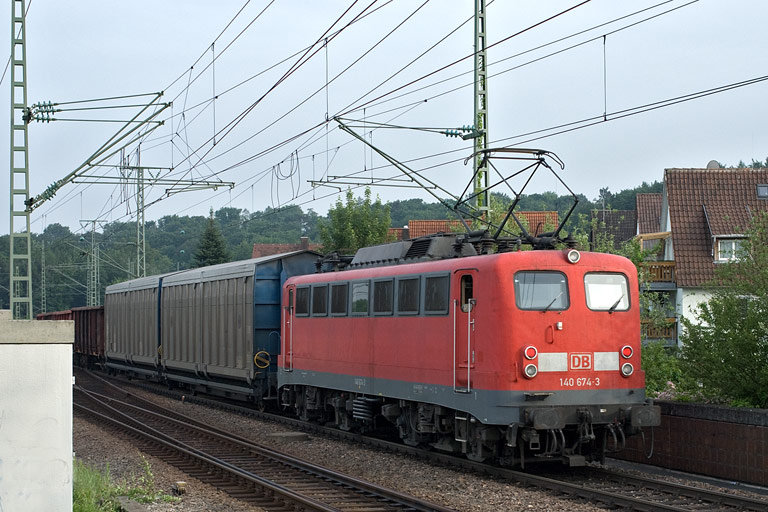 140 674 mit FZT 56173 bei km 16,8 (Mai 2008)