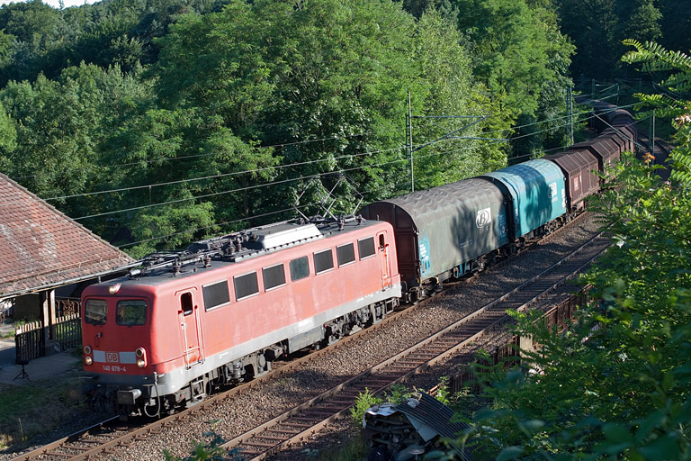 140 678 mit FZ 56166 bei km 11,0 (Juli 2008)