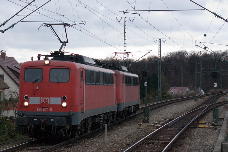 140 871 und 140 861 bei km 16,8 (April 2008)