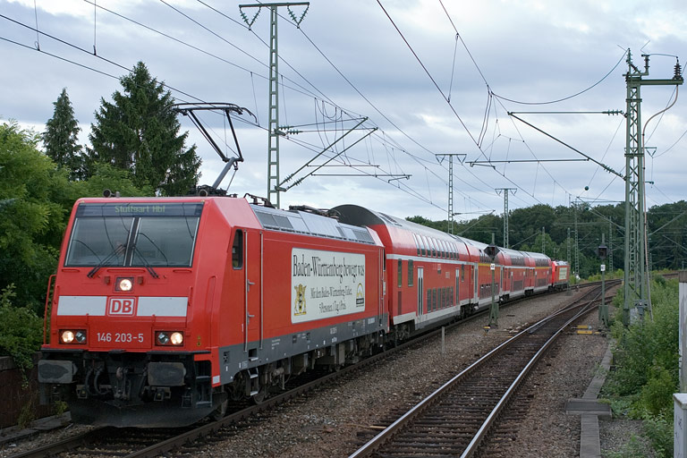 146 203 mit RE 19680 bei km 16,8 (Juni 2008)