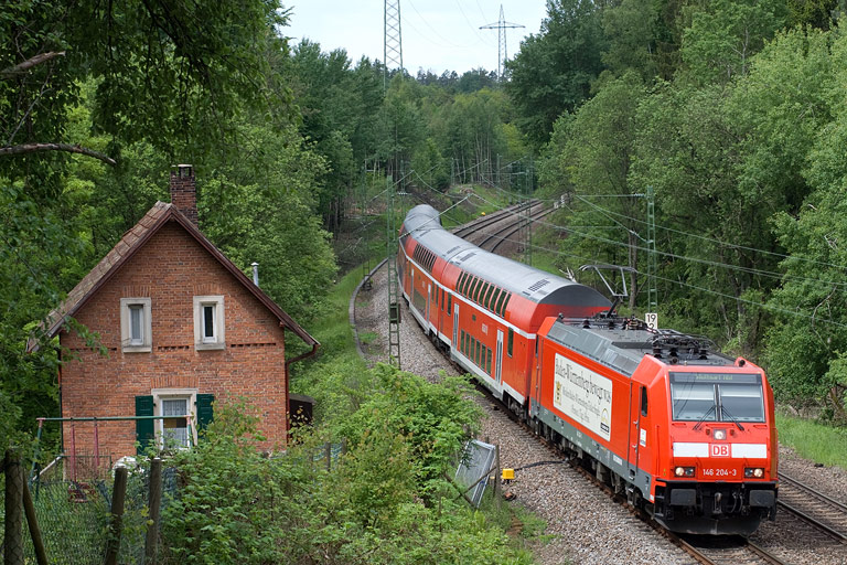 146 204 mit RE 19642 bei km 19,2 (Mai 2008)