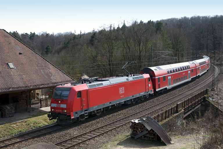 146 211 mit RE 19662 bei km 11,2 (M&auml;rz 2008)