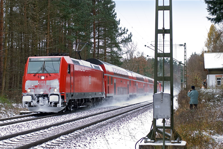 146 224 mit RE 19654 bei km 18,2 (November 2008)