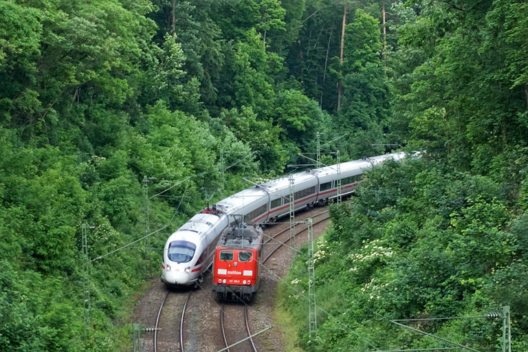 151 168 und Baureihe 411 als ICE 283 bei km 10,8 (Juni 2008)