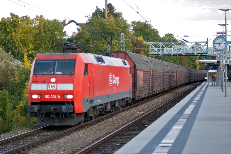 152 008 mit CSQ 60084 bei km 14,2 (Oktober 2008)