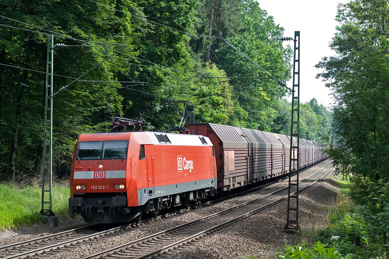 152 012 mit FZ 56165 bei km 18,8 (Juni 2008)