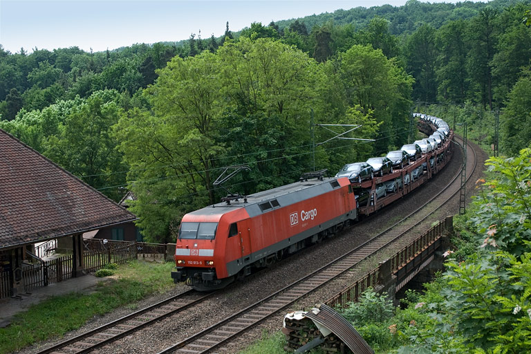 152 013 mit CFA 63002 bei km 11,0 (Mai 2008)