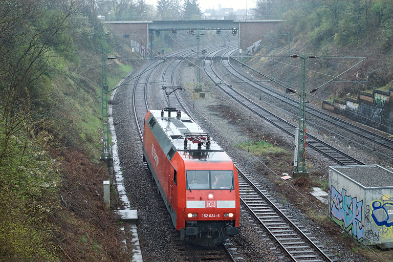 152 024 als Tfzf 68256 bei km 14,4 (April 2008)