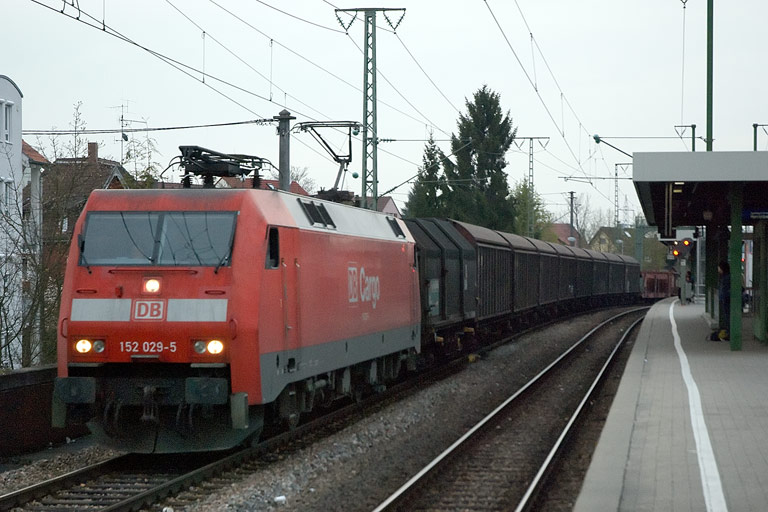 152 029 mit FZT 56173 bei km 16,8 (April 2008)
