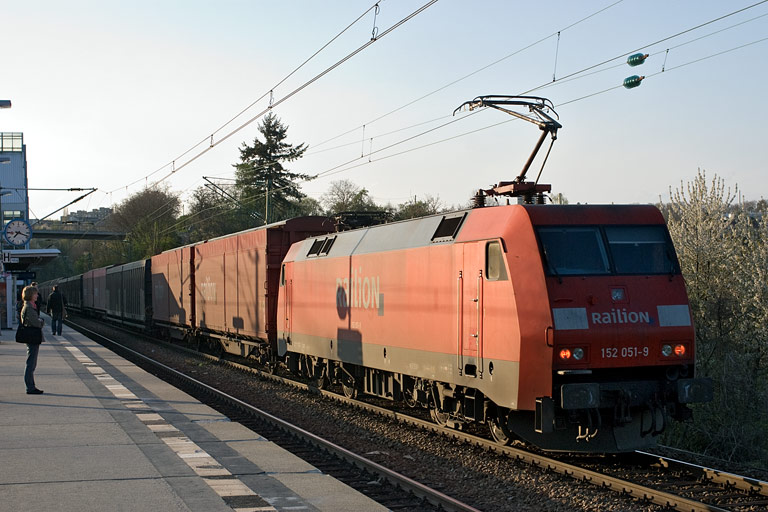 152 051 mit CSQ 60084 bei km 14,2 (April 2008)
