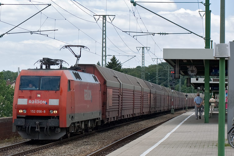152 056 mit CFN 63049 bei km 16,6 (Juni 2008)