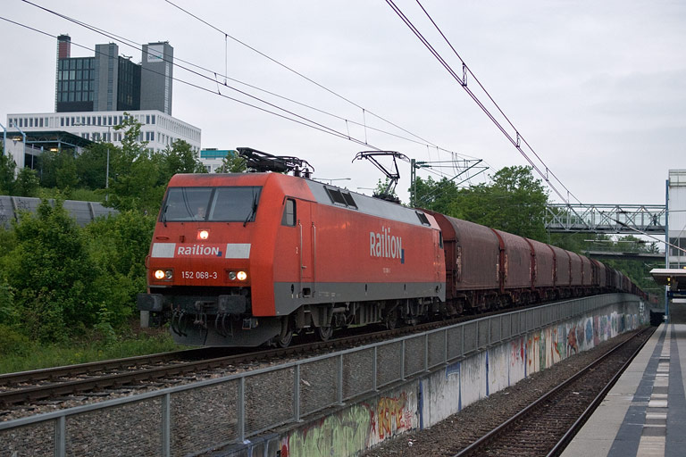152 068 mit FZT 56173 bei km 14,2 (Mai 2008)