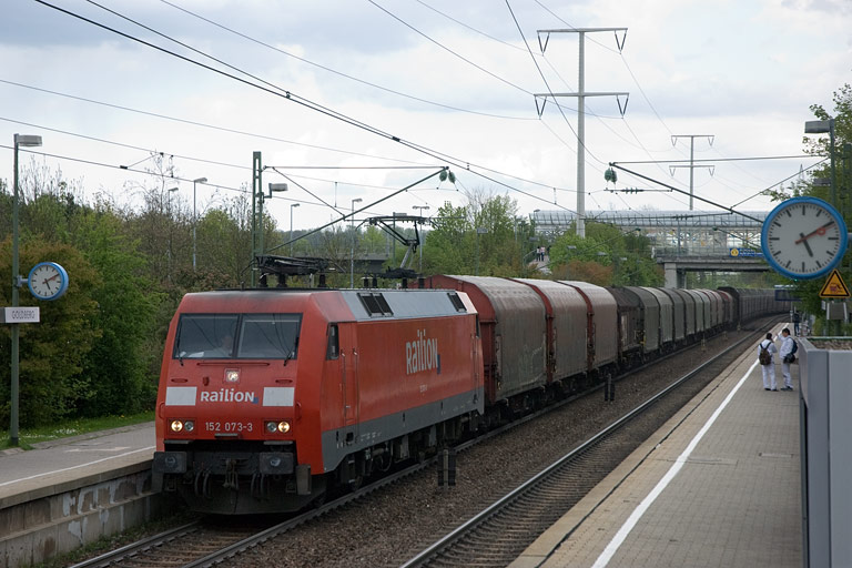 152 073 mit FZ 56167 bei km 24,8 (Mai 2008)