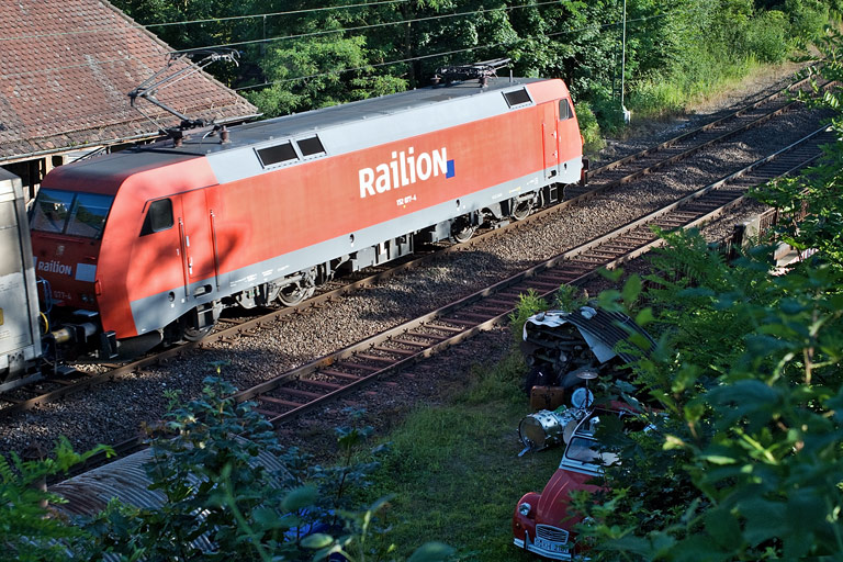 152 077 mit CSQ 60084 bei km 11,0 (Juli 2008)