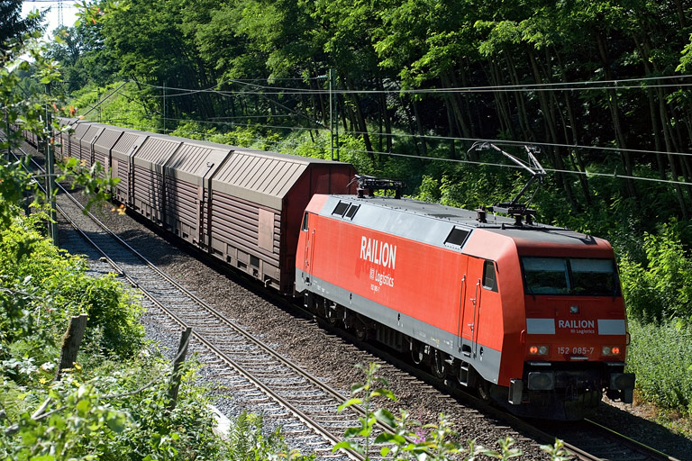152 085 mit FZT 56167 bei km 21,6 (Juli 2008)