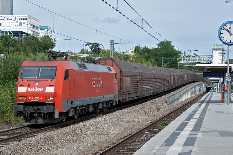 152 090 mit FZT 56165 bei km 14,2 (August 2008)