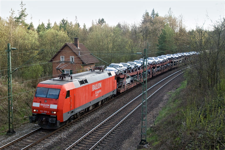 152 096 mit CSQ 60084 bei km 19,2 (April 2008)
