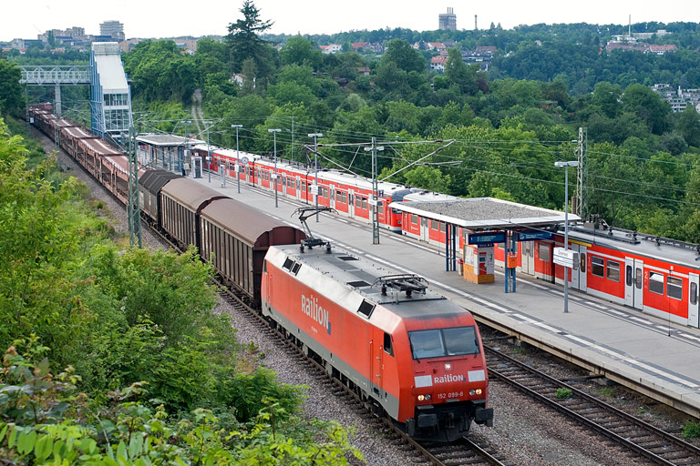 152 099 mit FZT 56173 bei km 14,2 (Juni 2008)