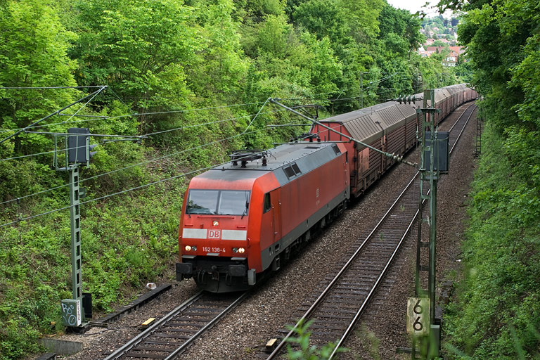 152 138 mit FZ 56165 bei km 6,6 (Mai 2008)