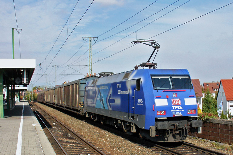 152 138 mit CSQ 60080 bei km 16,8 (Oktober 2008)