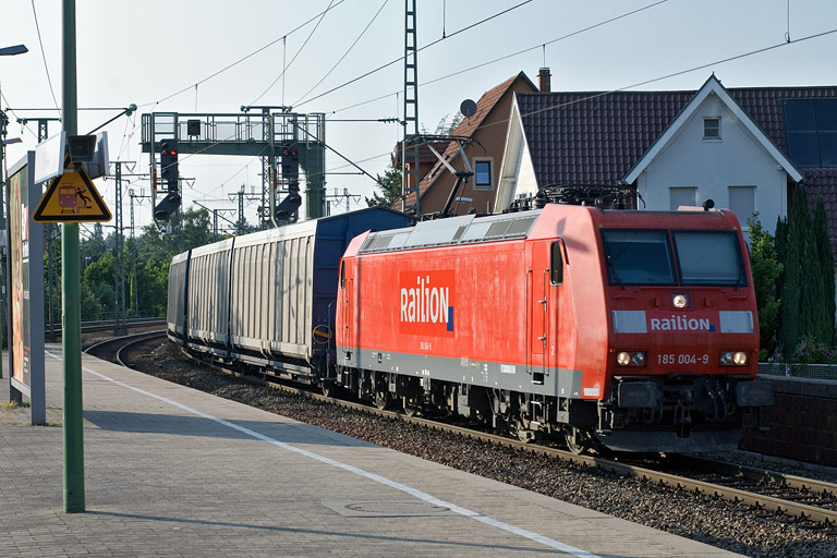 185 004 mit CS 61781 bei km 16,6 (Juli 2008)