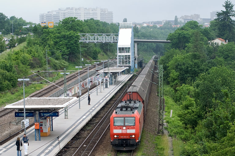 185 010 mit FZ 56165 bei km 14,2 (Juni 2008)