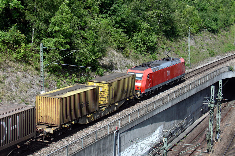 185 011 mit FE 45175 bei km 13,8 (Juni 2008)