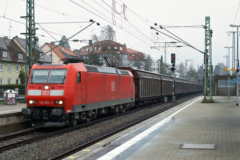 185 083 mit CS 47085 bei km 15,6 (April 2008)