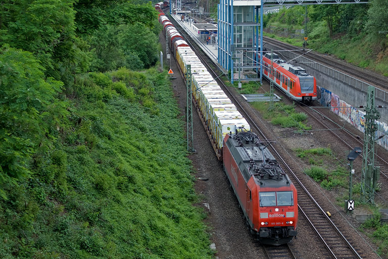 185 085 mit FE 44698 bei km 14,0 (Juni 2008)