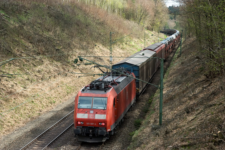 185 087 mit CSQ 60080 bei km 19,0 (April 2008)