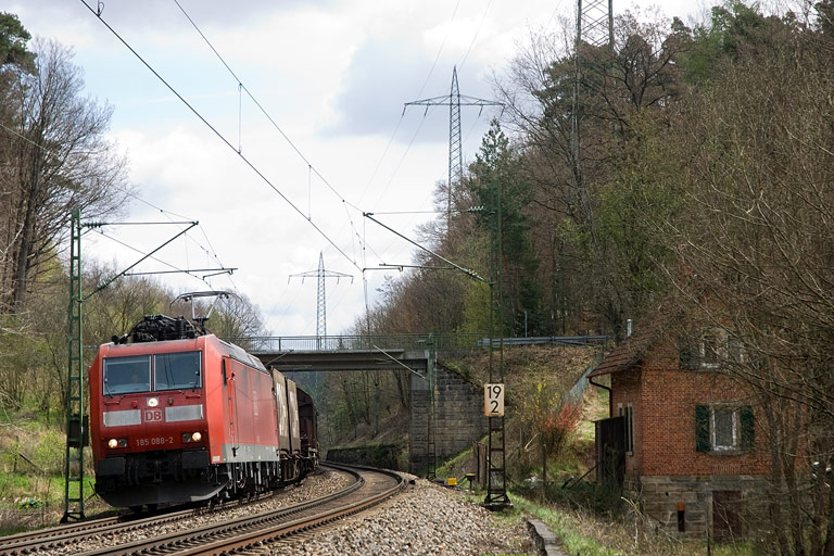 185 088 mit FE 45175 bei km 19,2 (April 2008)