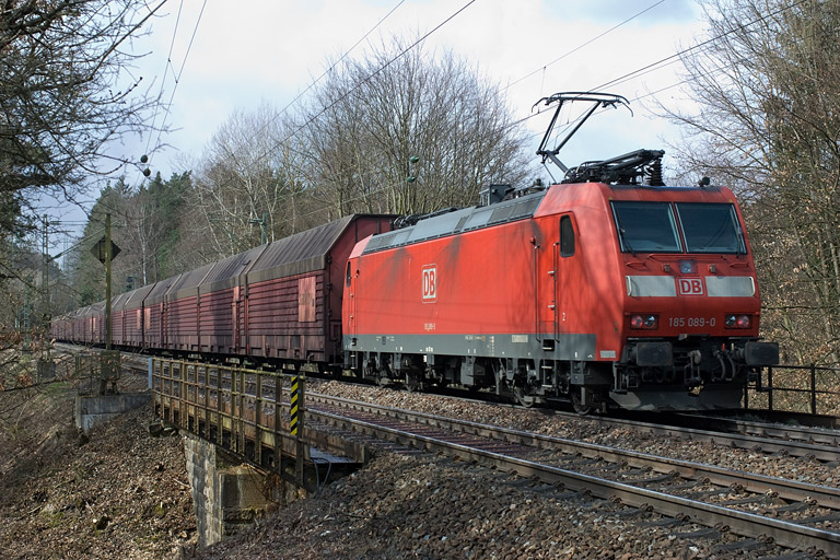 185 089 mit FZ 56165 bei km 18,2 (April 2008)