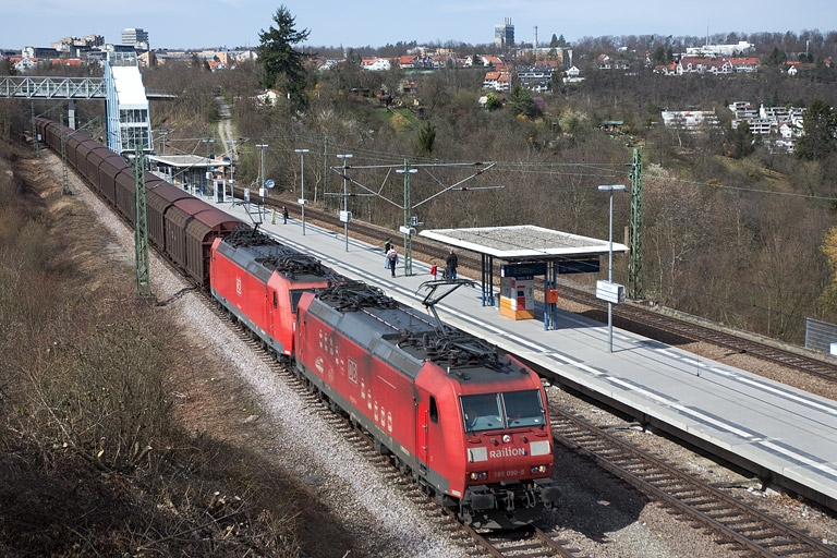 185 090 und Lok der Baureihe 185 bei km 14,2 (M&auml;rz 2008)