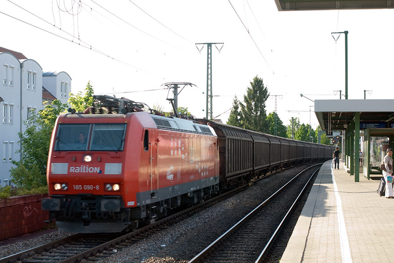 185 090 mit CS 49153 bei km 16,6 (Mai 2008)