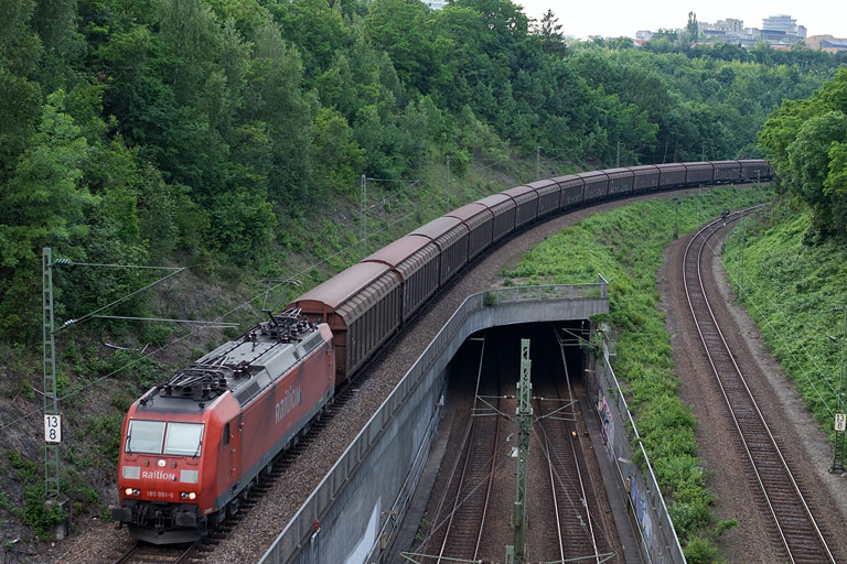 185 091 mit CS 49153 bei km 13,8 (Juni 2008)