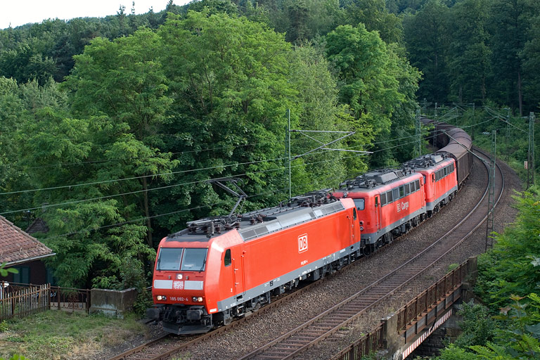 185 092 und Baureihe 140 mit FZT 56166 bei km 11,0 (Juni 2008)