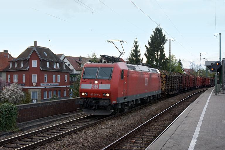 185 093 mit FZ 56183 bei km 16,6 (April 2008)