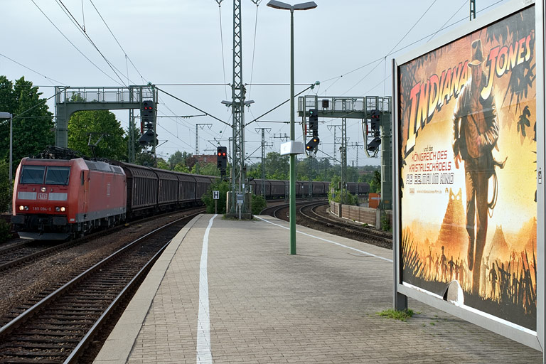 185 094 mit CS 49153 bei km 16,6 (Mai 2008)