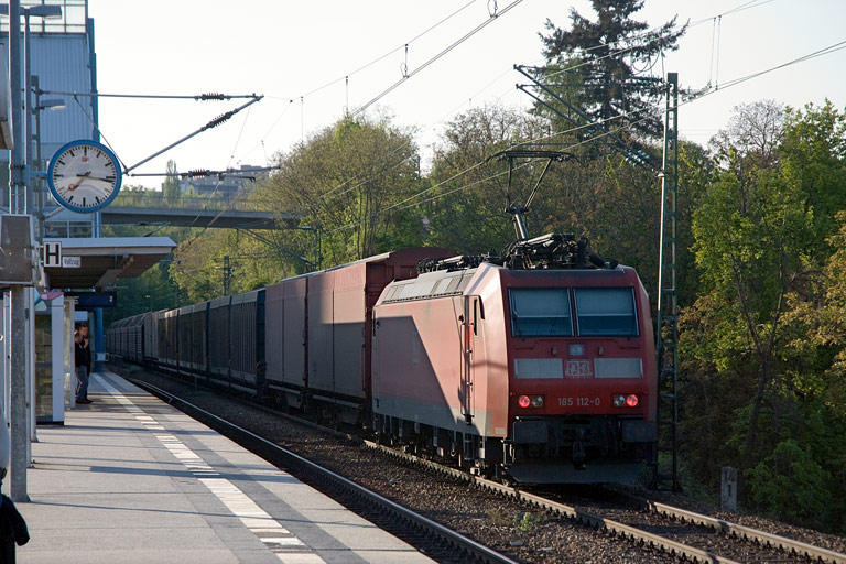 185 112 mit CSQ 60084 bei km 14,2 (Mai 2008)
