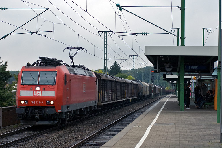 185 137 mit FE 44696 bei km 16,8 (September 2008)