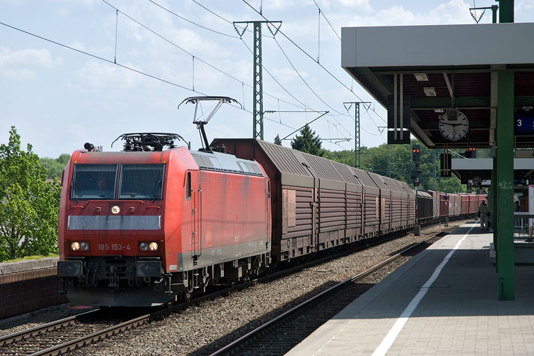 185 153 mit CSQ 60082 bei km 16,8 (Mai 2008)