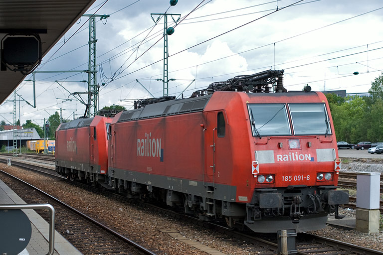185 180 und 185 091 bei km 15,8 (Juni 2008)