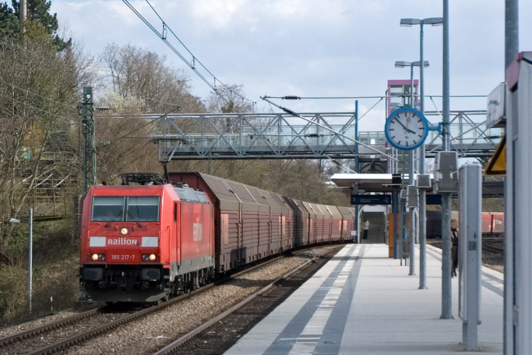 185 217 mit CSQ 60082 bei km 14,2 (April 2008)