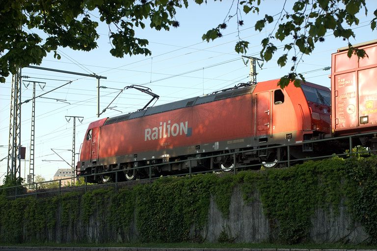 185 226 mit FZT 56173 bei km 16,4 (Mai 2008)
