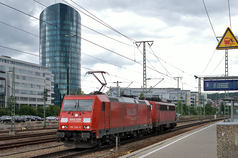 185 249 und 140 003 bei km 15,6 (Juni 2008)