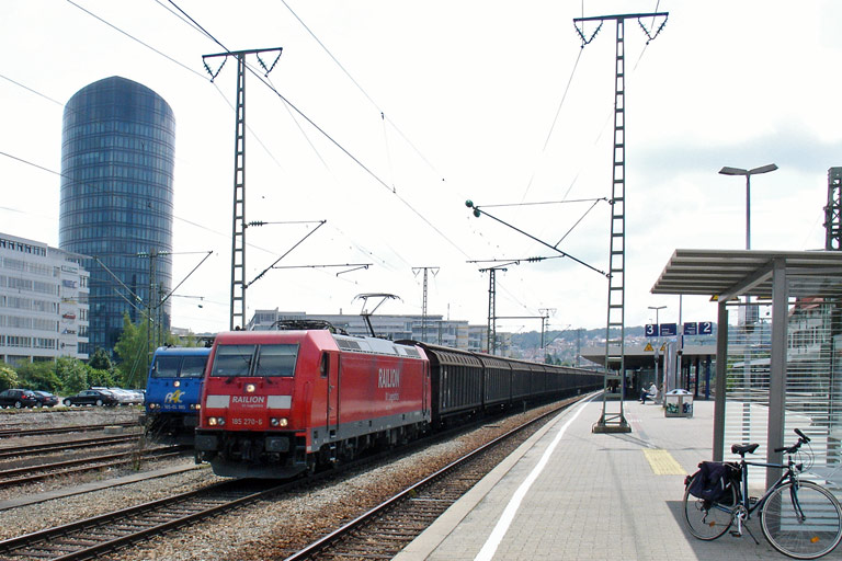 185 270 und R4C 185-Cl 005 bei km 15,6 (Juni 2008)