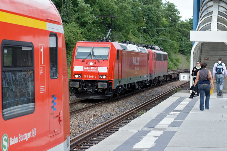 185 308 und Lok der Baureihe 140 mit FZT 56166 bei km 14,2 (Juli 2008)