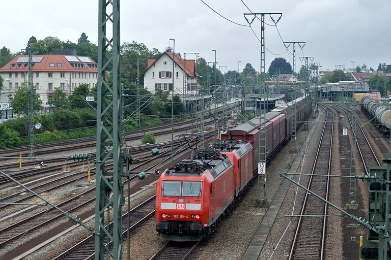 185 312 und 185 110 mit CSQ 60080 bei km 15,8 (August 2008)