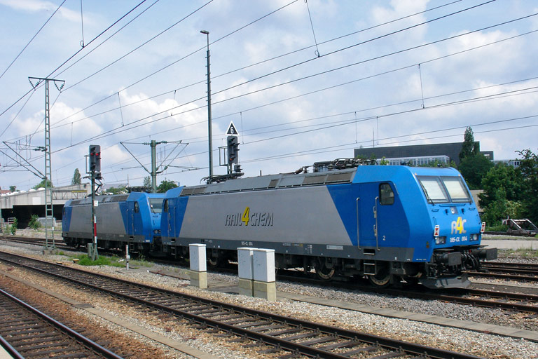 R4C 185 Cl-005 und 185 Cl-004 bei km 15,6 (Juni 2008)